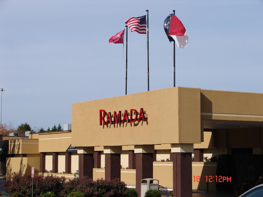 Ramada Plaza By Wyndham Charlotte South End Airport Hotel Buitenkant foto